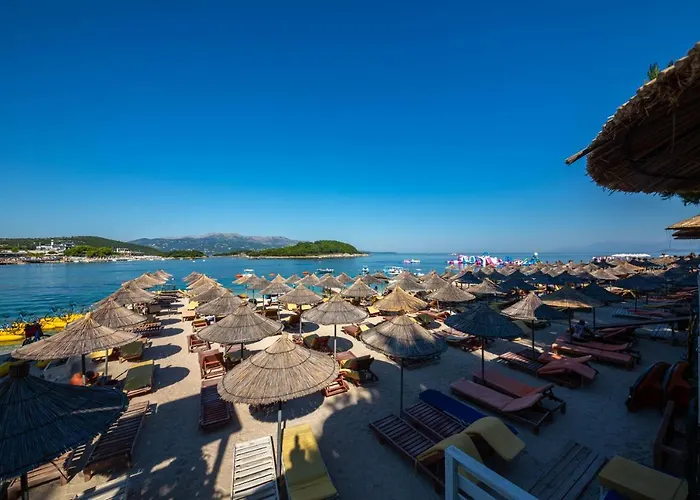 Hotel New Crystal With Private Beach